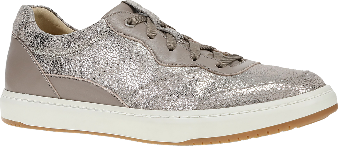 Quarter turn view Women&