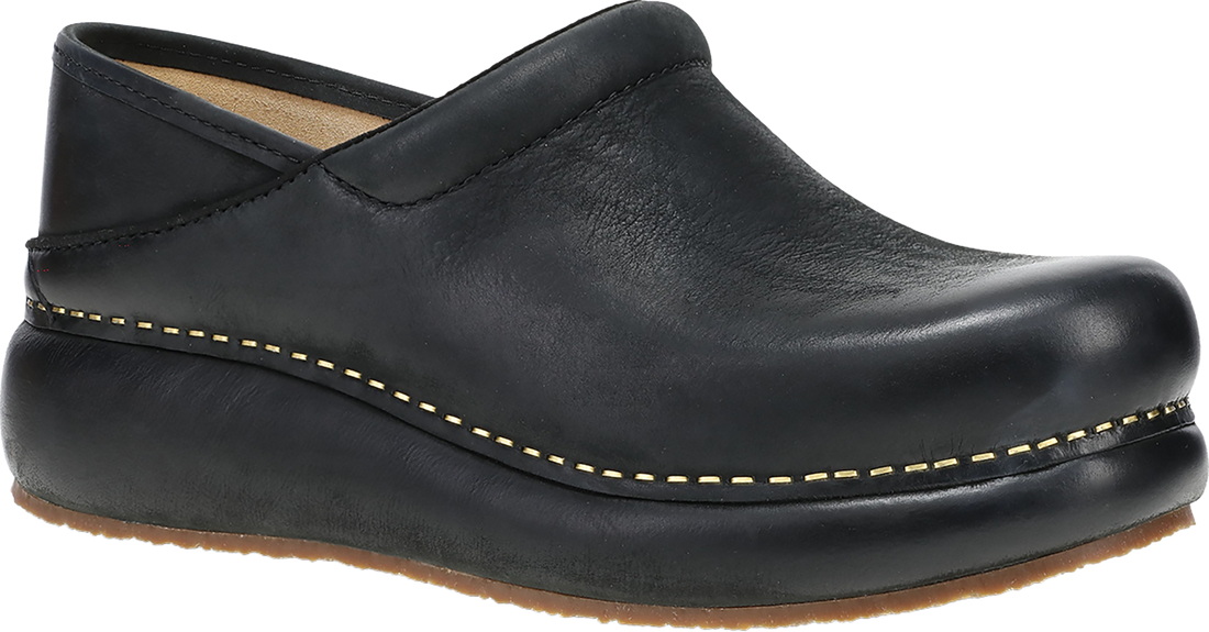 Quarter turn view Women&