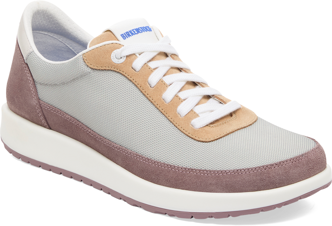 Quarter turn view Women&