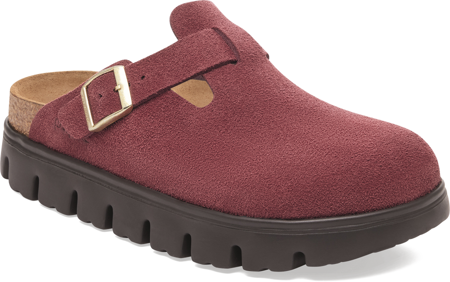 Quarter turn view Women's Birkenstock Footwear style name Boston Chunky Suede Narrow in color ZINFANDEL. Sku: 1030400