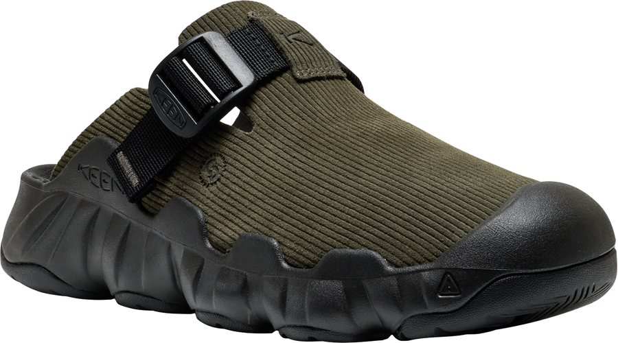 Quarter turn view Men's KEEN Footwear style name Hyperport Clog Leather in color STURT/BLK. Sku: 1031238