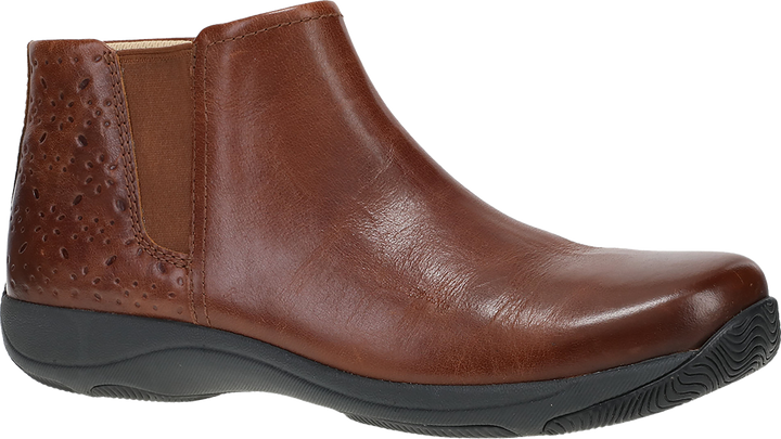 Quarter turn view Women's Dansko Footwear style name Sherry in color CIN WAX BR. Sku: 10403060200