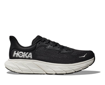 Quarter view Women's Hoka Footwear style name Arahi 7 in color Bwht. Sku: 1147851BWHT