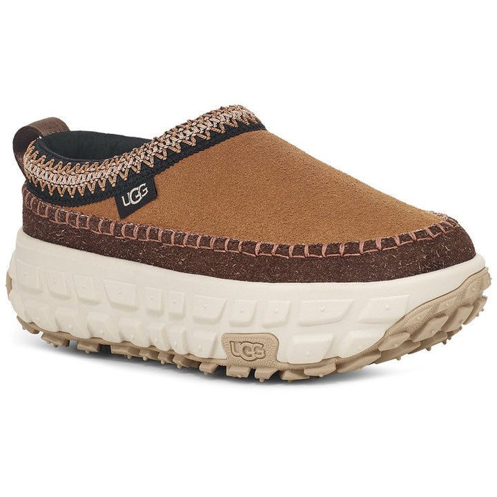 Quarter turn view Unisex UGG Footwear style name Venture Daze in color Chestnut/ Ceramic. Sku: 1155650CTC