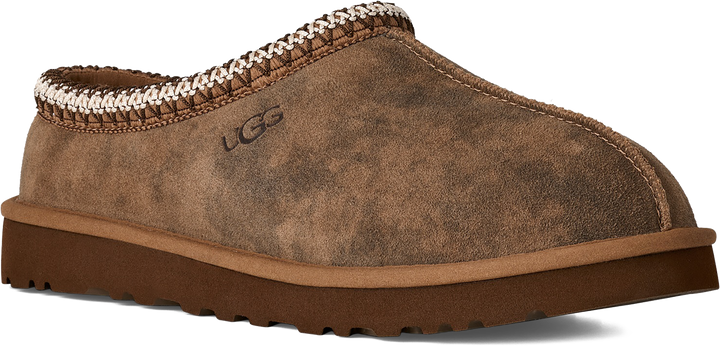 Quarter turn view Men's UGG Footwear style name Tasman Baxter in color CHESTNUT. Sku: 1173810-CHE