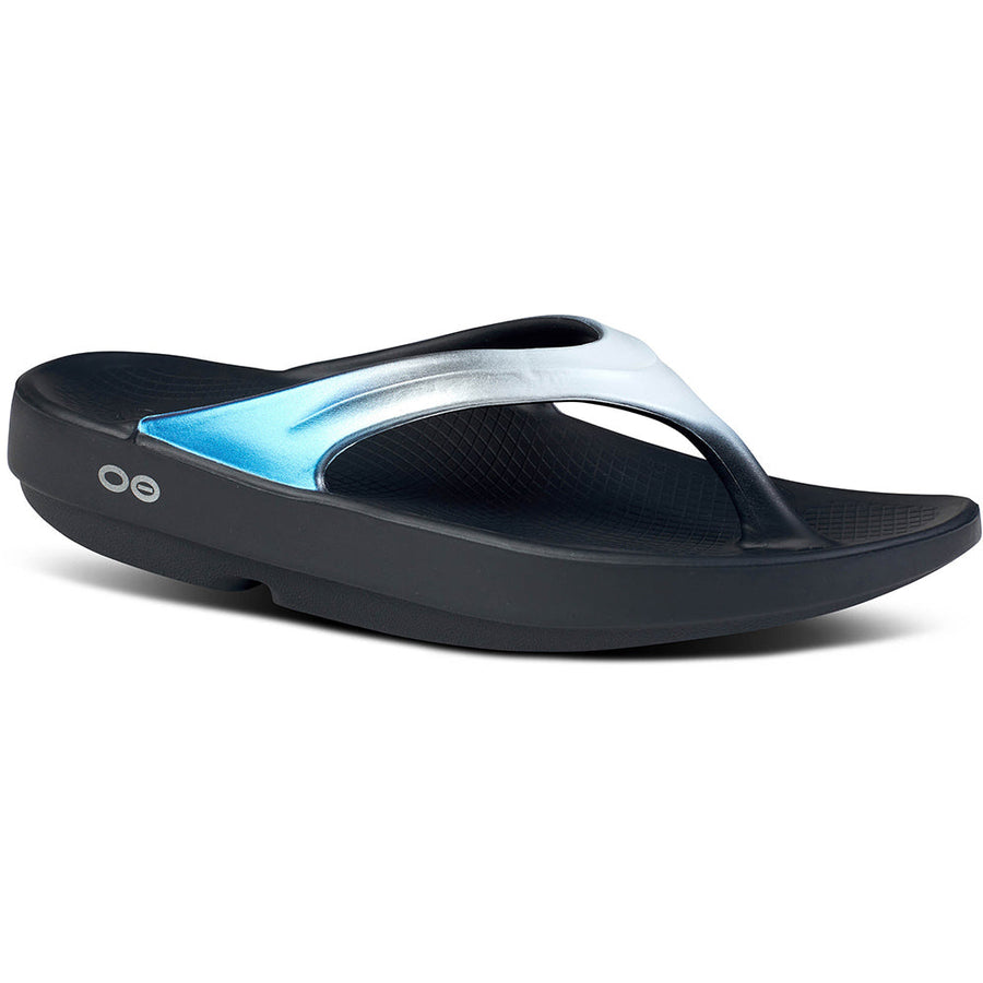 Quarter turn view Women's Oofos Footwear style name Oolala Luxe Flip in color Frost. Sku: 1401BLKFRST