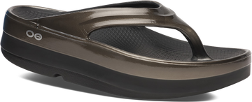 Quarter turn view Women's Oofos Footwear style name Oomega Oolala Stacked in color TITAN MIRR. Sku: 1411TITANMIR