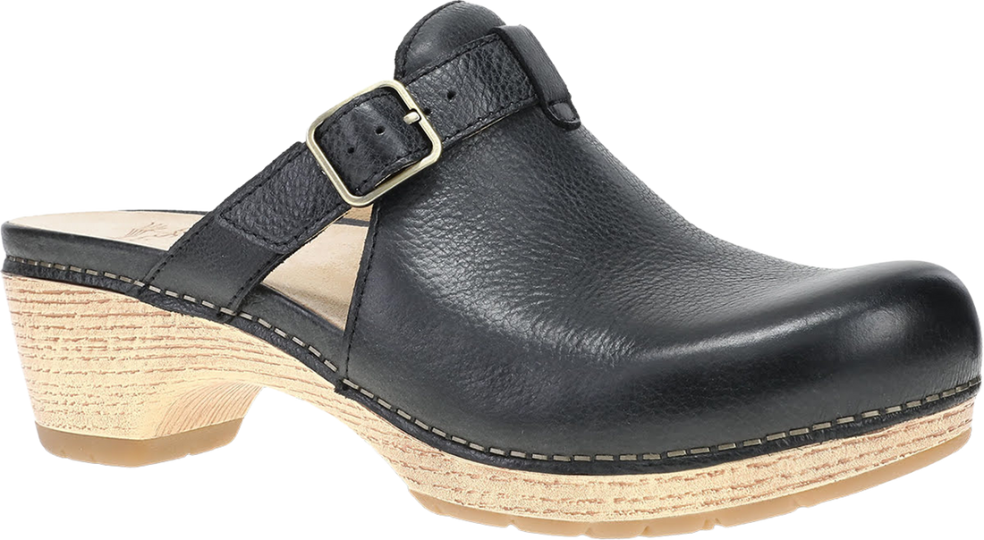 Quarter turn view Women&