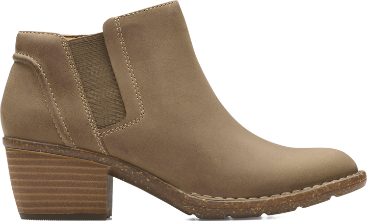 Quarter turn view Women's Clarks Footwear style name Kastela Lo Wide in color PEBBLE LTH. Sku: 26182950W