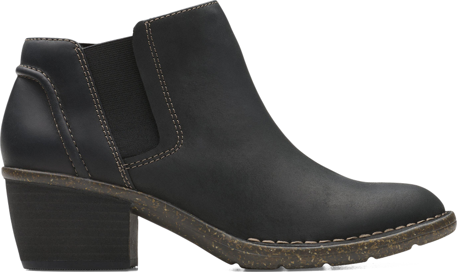 Quarter turn view Women's Clarks Footwear style name Kastela Lo Wide in color BLK LEA. Sku: 26182951W