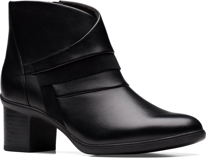 Quarter turn view Women's Clarks Footwear style name Shaya Sky in color BLK LEA. Sku: 26183000