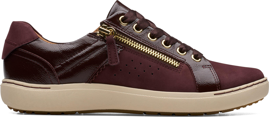 Quarter turn view Women&