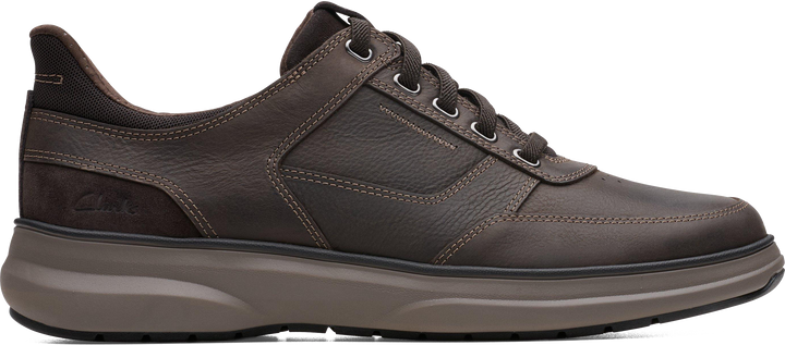 Quarter turn view Men's Clarks Footwear style name Mullan Easy Wide in color DK BRN LEA. Sku: 26184416W
