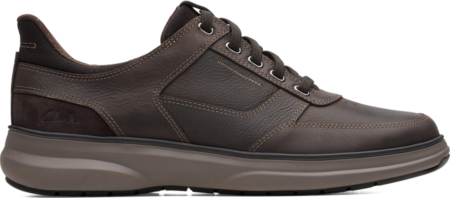 Quarter turn view Men's Clarks Footwear style name Mullan Easy in color DK BRN LEA. Sku: 26184416