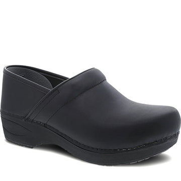 Quarter turn Women's Dansko Footwear style name Xp 2.0 Wide Waterproof in color Black. Sku: 3959020202