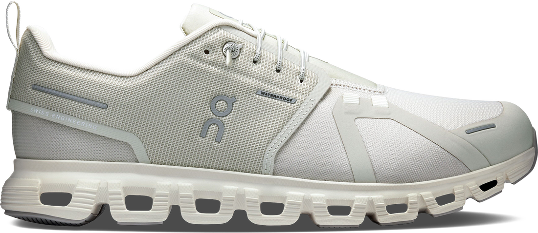 Quarter turn view Men&