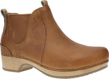 Quarter turn view Women's Dansko Footwear style name Becka in color TAN OIL PU. Sku: 9433371600