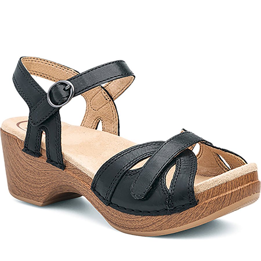 Quarter Turn Women's Season Footwear in Black Leather. Sku: 9849022202