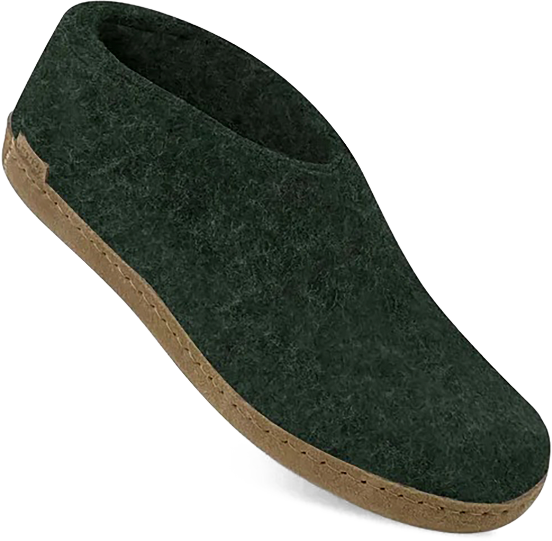 Quarter turn view Women&