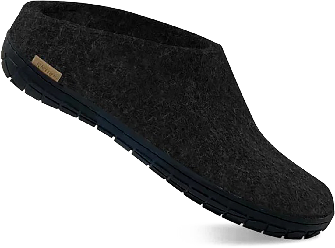 Quarter turn view Women&