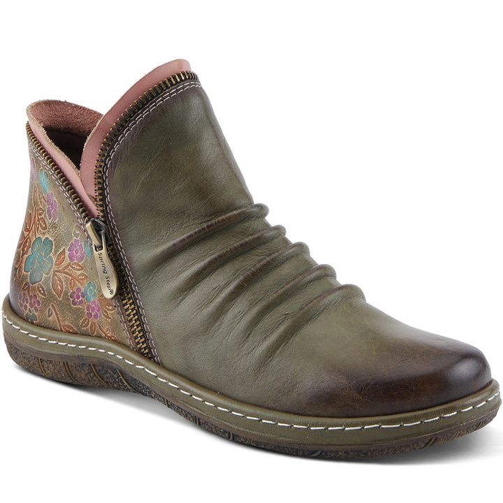 Quarter turn view Women's L'Artiste Footwear style name Chesapeake in color Olive. Sku: CHESAPEAKE-OL