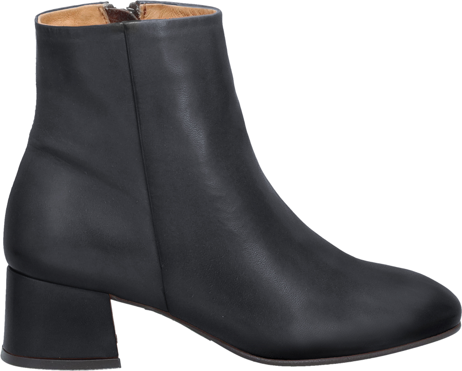 Quarter turn view Women's Miz Mooz Footwear style name Garin in color BLACK. Sku: GARIN-BLACK