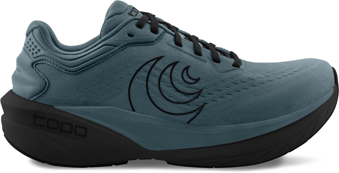 Quarter turn view Men&