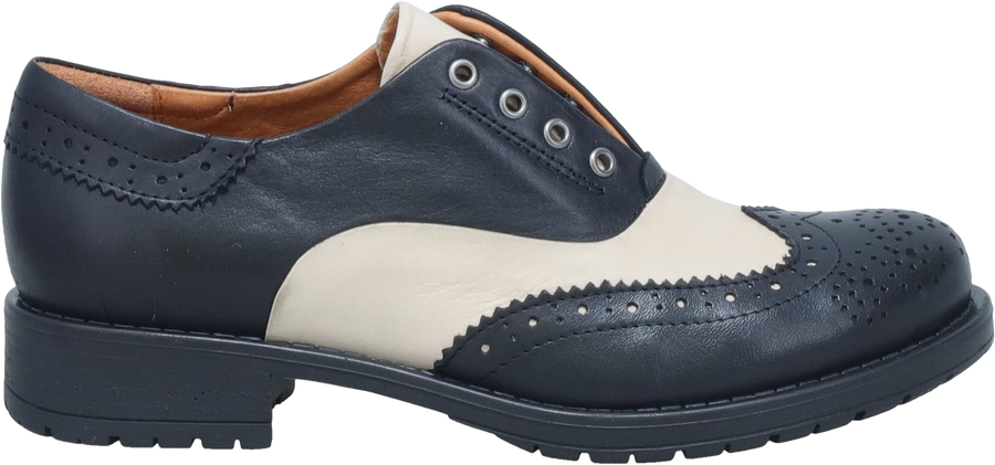 Quarter turn view Women's Miz Mooz Footwear style name Peabody in color BLK/CREAM. Sku: PEABODY-BLKCRM