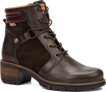 Quarter turn view Women's Pikolinos Footwear style name San Sebastian 8979C1 in color FOREST. Sku: W1T-8979C1FOR