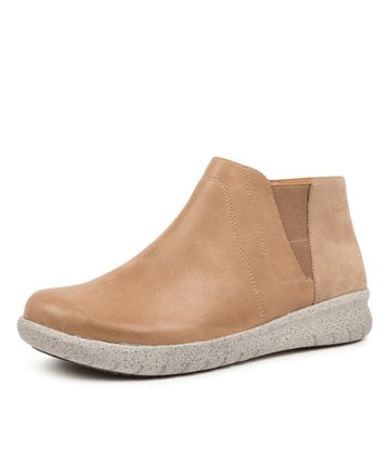 Quarter view Women's Ziera Footwear style name Sadye in Latte-Putty Leather-Nubuck. Sku: ZR10229NY875