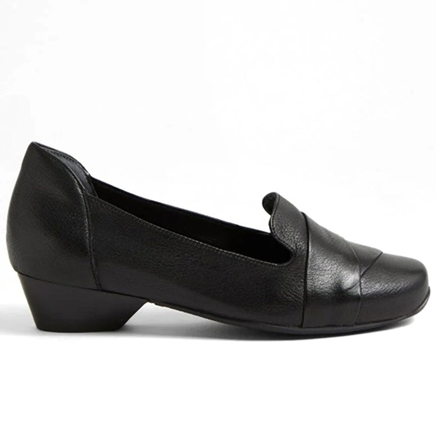 Quarter turn view Women's Ziera Footwear style name Celyn-W in color Black Leather. Sku: ZR10950BLALE