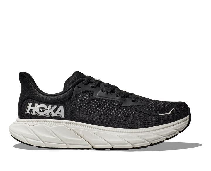 Quarter view Men's Hoka Footwear style name Arahi 7 Wide in color Bwht. Sku: 1147870BWHT