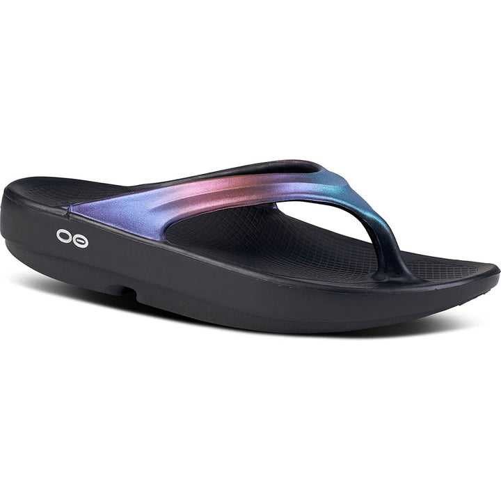 Quarter view Women's Oofos Footwear style name Oolala Luxe Flip in color Midnight Spectre. Sku: 1401MDNHTSPEC