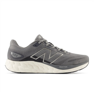 Quarter view Men's New Balance Footwear style name 680 V8 Extra Wide in color Harbor Grey. Sku: M680LG8-4E